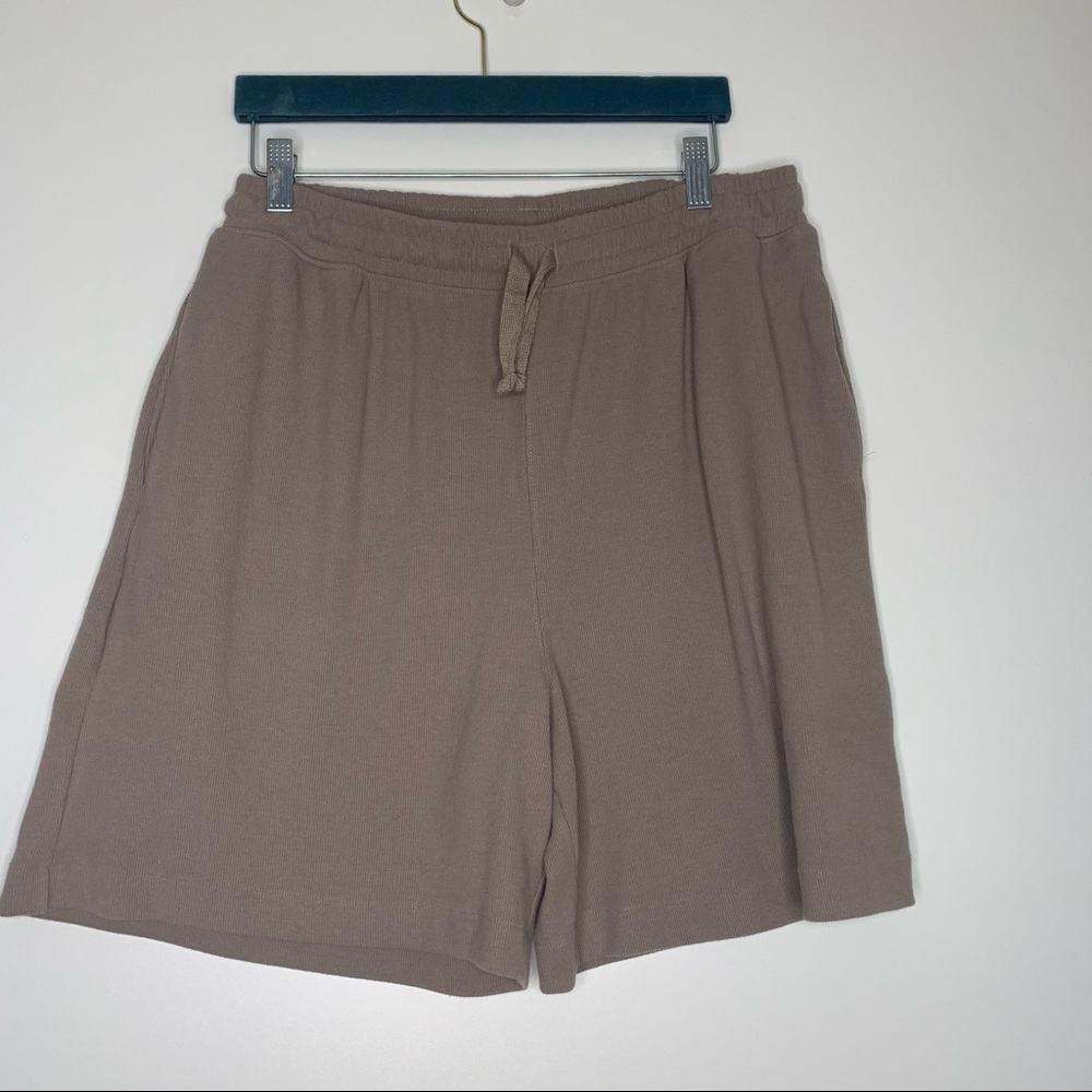 H&M brown ribbed pull up loose shorts Large - Picture 1 of 12